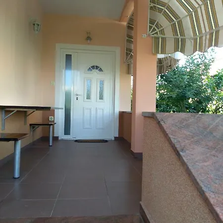 Apartman Eva *